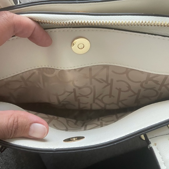 NWOT Calvin Klein Signature Crossbody Shoulder Bag - Picture 11 of 15